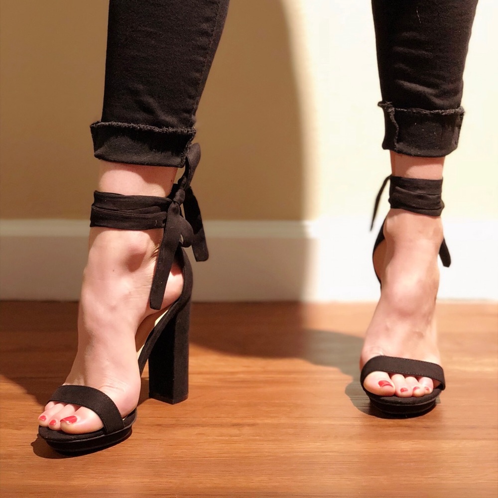 BLACK TIE UP HEELS